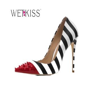 Wetkiss studded pumps